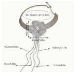 قلادة متعددة الطبقات مرصعة بالأحجار الكريمة مع تصميم أزهار متدلي متألق بأسلوب عصري وأنيق يضفي لمسة من الفخامة والرقي على الإطلالة في الحفلات والمناسبات الراقية