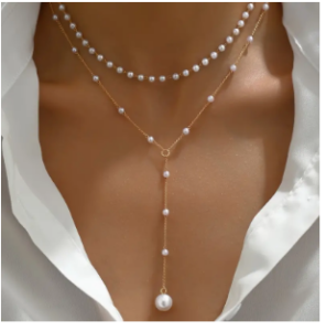 قلادة مزدوجة بطبقتين بأسلوب عتيق أنيق مع لمسات من اللؤلؤ المقلد وتعليقة بشراشيب 1 قلادة مزدوجة بطبقتين بأسلوب عتيق أنيق مع لمسات من اللؤلؤ المقلد وتعليقة بشراشيب