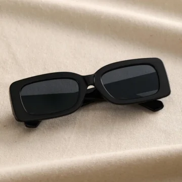 نظارات مربعة عتيقة للنساء والرجال.