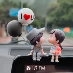 Resin Couples Car Dashboard Decor, 2pcs Balloon-Holding Cartoon Figurines, Charming Dashboard Ornaments, Interior Accessories for Vehicle Decoration, Perfect Gift for Couples and Friends