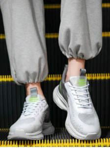 أحذية رياضية رجالية موضة بتدرج الألوان ، أحذية رياضية تنفس بألوان متباينة مع نظام ربط 12 2025 01 29 10 58 20 Window