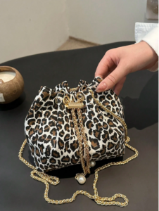 مصغرة جديدة أزياء القش مضفر الذهب سلسلة الرباط حقيبة دلو ، حقيبة الشاطئ 5 2025 02 19 09 54 26 Mini New Fashion Straw Braided Gold Chain Drawstring Bucket Bag Beach Bag SHE