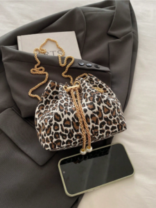 مصغرة جديدة أزياء القش مضفر الذهب سلسلة الرباط حقيبة دلو ، حقيبة الشاطئ 1 مصغرة جديدة أزياء القش مضفر الذهب سلسلة الرباط حقيبة دلو ، حقيبة الشاطئ