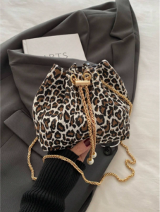 مصغرة جديدة أزياء القش مضفر الذهب سلسلة الرباط حقيبة دلو ، حقيبة الشاطئ 3 2025 02 19 09 55 13 Mini New Fashion Straw Braided Gold Chain Drawstring Bucket Bag Beach Bag SHE