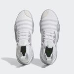 حذاء Adidas TRAE YOUNG 2 HQ0997 مصمم لمحبي كرة السلة، يجمع بين الراحة والأداء العالي بفضل توسيد Boost & Lightstrike والنعل المتين الذي يوفر ثباتًا مثاليًا على الملعب