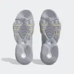 حذاء Adidas TRAE YOUNG 2 HQ0997 مصمم لمحبي كرة السلة، يجمع بين الراحة والأداء العالي بفضل توسيد Boost & Lightstrike والنعل المتين الذي يوفر ثباتًا مثاليًا على الملعب