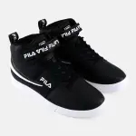 حذاء فيلا فولك 13 ريبِيت لوجو يتميز بتصميم كلاسيكي أنيق مع شعار FILA المتكرر، ونعل متين يوفر ثباتًا عاليًا، مما يجعله مثالياً للإطلالات العصرية والراحة اليومية.