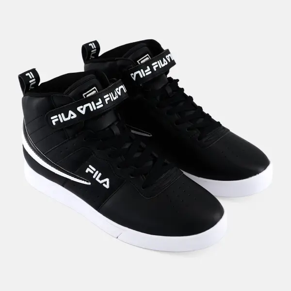 حذاء فيلا فولك 13 ريبِيت لوجو يتميز بتصميم كلاسيكي أنيق مع شعار FILA المتكرر، ونعل متين يوفر ثباتًا عاليًا، مما يجعله مثالياً للإطلالات العصرية والراحة اليومية.