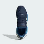 حذاء adidas NMD-G1 IG8585 يجمع بين الأناقة العصرية والراحة، بفضل تقنية Boost التي توفر توسيداً مرناً. يتميز بتصميم خفيف ونعل مطاطي يمنحك ثباتاً طوال اليوم.