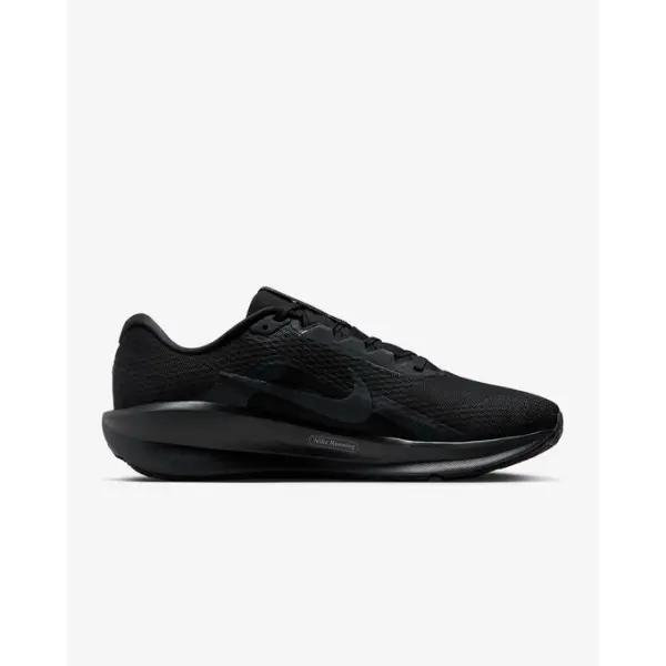 حذاء الجري Nike Downshifter 13 للرجال يتميز بتصميم خفيف الوزن وتهوية ممتازة بفضل الجزء العلوي الشبكي