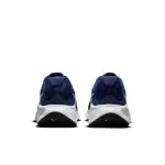 حذاء Nike Revolution 7 للرجال يوفر راحة فائقة بفضل الجزء العلوي الشبكي الخفيف والوسادة الداخلية المبطنة، مع نعل فوم مرن ونعل خارجي مطاطي لمزيد من الثبات أثناء الجري والتمارين اليومية.