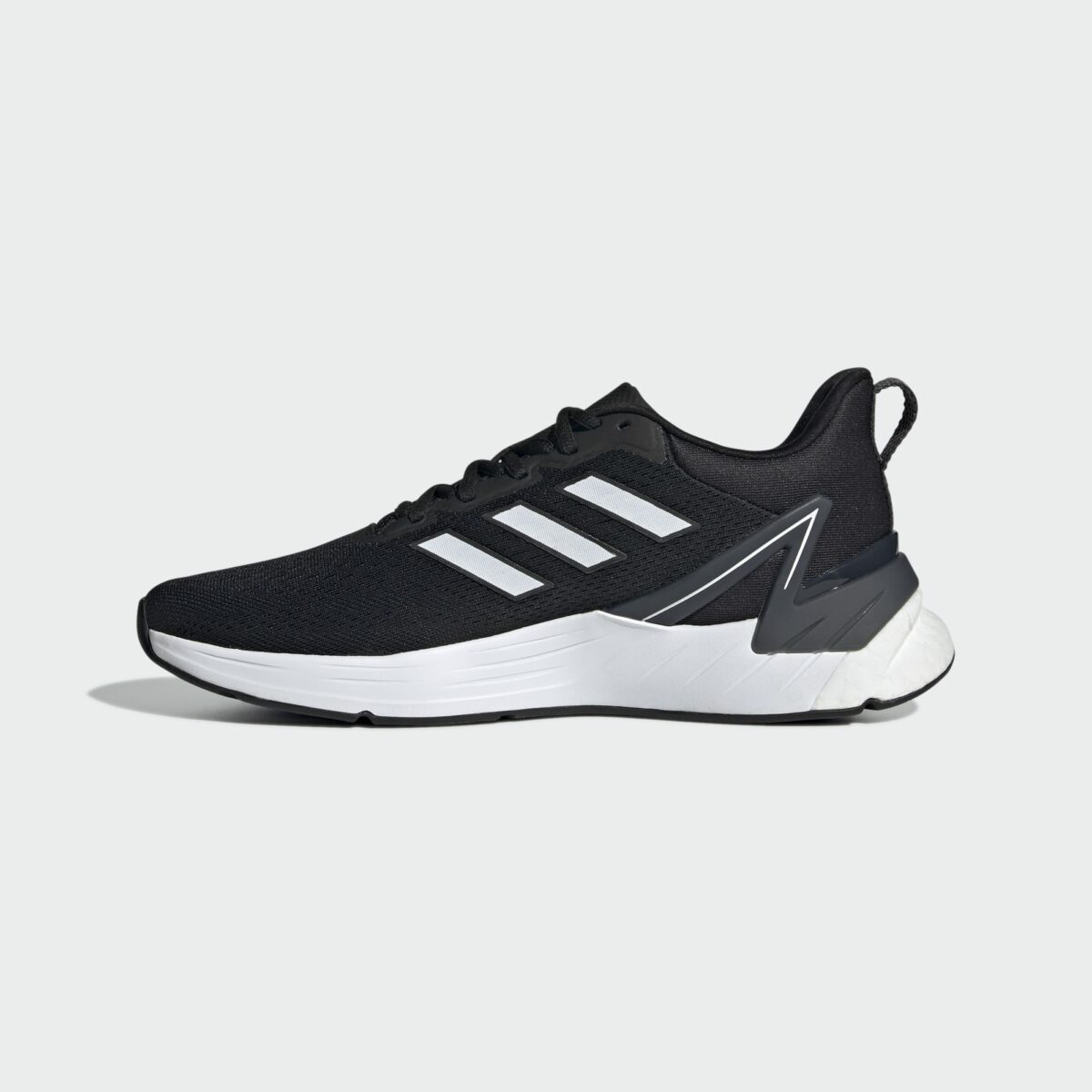 حذاء Adidas RESPONSE SUPER 2.0 G58068 مصمم للراحة والأداء العالي، يتميز بنسيج شبكي للتهوية، ووسادة BOOST لمزيد من التوسيد والاستجابة، مع نعل مطاطي يمنحك ثباتاً قوياً أثناء الحركة.