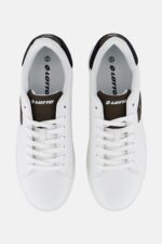 Lotto 1973EVO هو حذاء رياضي يجمع بين التصميم العصري والراحة الفائقة، مع نعل مبطن وخامات متينة توفر دعمًا وثباتًا مثاليًا طوال اليوم. مثالي للمشي، الرياضة، والاستخدام اليومي.