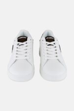 Lotto 1973EVO هو حذاء رياضي يجمع بين التصميم العصري والراحة الفائقة، مع نعل مبطن وخامات متينة توفر دعمًا وثباتًا مثاليًا طوال اليوم. مثالي للمشي، الرياضة، والاستخدام اليومي.