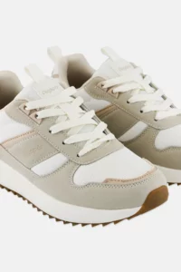 82TCT00066 CLOSE UP 1