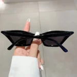 نظارات عين القطة النسائية بتفاصيل راقية مع لمسات من الأحجار الكريمة وعدسات متعددة قابلة للتبديل، فخامة وأناقة في قطعة واحدة، إكسسوار أنيق للنساء - الصورة 15