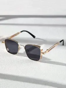 نظارات مستطيلة إطار معدني مع عدسات عاكسة. 3 2025 05 12 12 45 00 Window