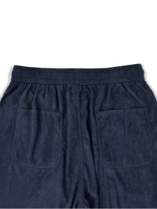 بنطلون كاجوال مضلع للرجال. 13 2025 05 15 10 12 41 Manfinity Hypemode بنطلون برمودا رجالي قطيفة فضفاض مع تفاصيل شارة مطبوعة شي إن