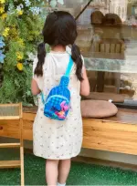 شنطة للأطفال من ديزني بتصميم ستيتش، شنطة كتف كروس من قماش أوكسفورد - الصورة 3