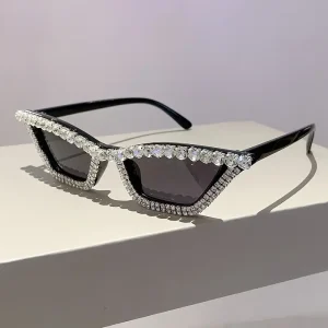 نظارات عين القطة النسائية بتفاصيل راقية مع لمسات من الأحجار الكريمة وعدسات متعددة قابلة للتبديل، فخامة وأناقة في قطعة واحدة، إكسسوار أنيق للنساء 12 65989b3f605877c414ff7a3f5e8ff8ea