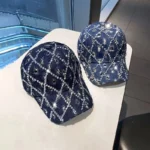 قبعة بيسبول دينيم ممزقة بتصميم فينتاج جديد، تصميم كاجوال مخطوم يدويًا على شكل معين، مثالية للأزياء المتقدمة - إكسسوارات للعشاق. - الصورة 5