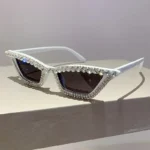 نظارات عين القطة النسائية بتفاصيل راقية مع لمسات من الأحجار الكريمة وعدسات متعددة قابلة للتبديل، فخامة وأناقة في قطعة واحدة، إكسسوار أنيق للنساء - الصورة 6