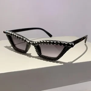 نظارات عين القطة النسائية بتفاصيل راقية مع لمسات من الأحجار الكريمة وعدسات متعددة قابلة للتبديل، فخامة وأناقة في قطعة واحدة، إكسسوار أنيق للنساء 2 8fbe3db85416b08cabd16af4756d1e8e