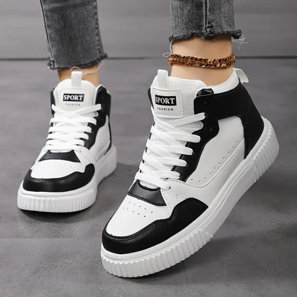 حذاء سنيكرز نسائي كاجوال متوسط الارتفاع برباط - خفيف الوزن ومسامي ببطانة قماشية، تصميم مريح، أحذية عصرية لجميع الفصول مع جزء علوي متين من البولي يوريثان ونعل EVA، لون أسود وأبيض، حذاء سنيكرز للزي العادي|حذاء سنيكرز أنيق|أحذية خفيفة