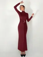 فستان سهرة برجاندي أنيق – تصميم راقٍ لإطلالة ليلية ساحرة