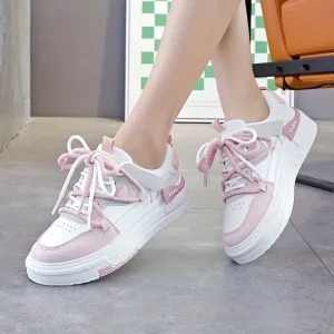 حذاء سنيكرز تزلج خفيف للنساء، تصميم أنيق أنثوي كاجوال بنعل TPU ولون بينك وأبيض 2 d2a8e35e 101e 4757 bc8c 8408e15663cd