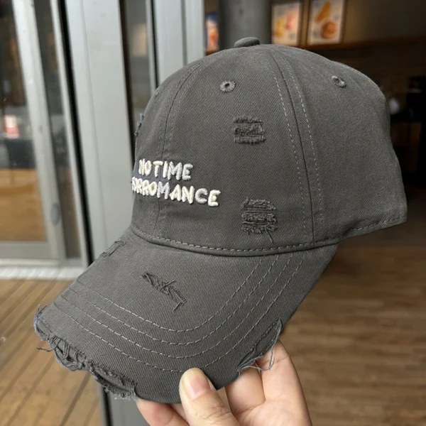 قبعة بيسبول نسائية مطرزة  - قبعة شمسية خفيفة قابلة للتعديل مع حافة عريضة للسفر الخارجي والخروجات اليومية، قابلة للغسيل بالماكينة، إكسسوار صيفي أنيق، نسيج قابل للتنفس، مثالية لعشاق الموضة