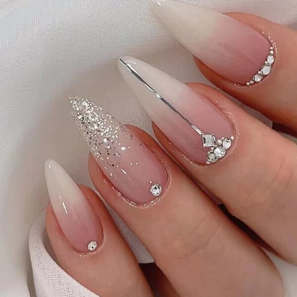 طقم أظافر صناعية لوزية الشكل بتصميم عصري شامل أدوات العناية