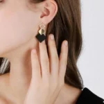 ⁦أقراط طويلة نسائية بتصميم ماسي فاخر، لمسة موضة كورية للهدايا واللبس اليومي، تناسب مختلف المناسبات⁩ - الصورة ⁦2⁩