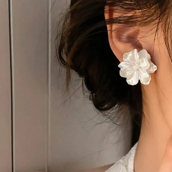 1 Pair White Bridal Flower Earrings, French & Vintage Style Mesh Floral Ear Accessory, High-End & Fashionable Earring Studs