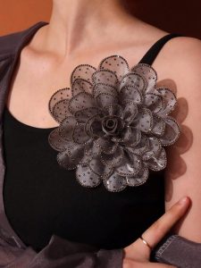 بروش زهرة ثلاثي الأبعاد فاخر بفصوص لامعة، إكسسوار كبير للمناسبات والفساتين وحقائب اليد 15 1719908185342c7c03606032109070a28f2964cb82