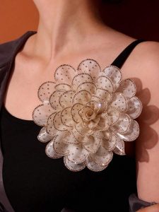 بروش زهرة ثلاثي الأبعاد فاخر بفصوص لامعة، إكسسوار كبير للمناسبات والفساتين وحقائب اليد 20 17199081857065544030252377a8e7528a4be3a471