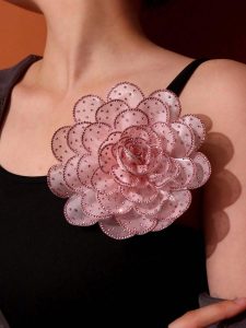 بروش زهرة ثلاثي الأبعاد فاخر بفصوص لامعة، إكسسوار كبير للمناسبات والفساتين وحقائب اليد 2 1719908186e02ab8b19d1990295a8b9f4e91c5c25e