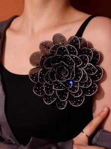 بروش زهرة ثلاثي الأبعاد فاخر بفصوص لامعة، إكسسوار كبير للمناسبات والفساتين وحقائب اليد 4 1719908188f7ff0fadd36d86b903993c507634445f
