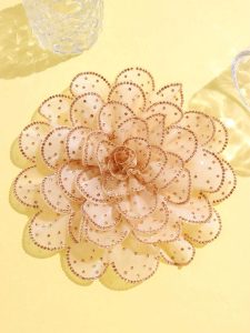 بروش زهرة ثلاثي الأبعاد فاخر بفصوص لامعة، إكسسوار كبير للمناسبات والفساتين وحقائب اليد 17 17199085140942bf649a9d260f9d404b980b550a16