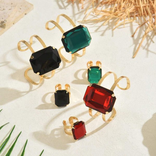 طقم مجوهرات فاخر من خاتم وسوار بستايل فينتاج – كريستالات زمردية لحفلات النساء