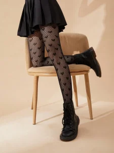 جوارب نسائية شبك طويلة سوداء مزينة بنقشة قلوب أنيقة، يناسب مختلف الإطلالات من الكاجوال إلى الملابس المسائية 4 17234544560080e016704b970b0822d1995b5631cf
