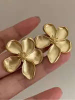 أقراط زهرية أنيقة بتصميم كلاسيكي – هدية مثالية للأم أو الحبيبة