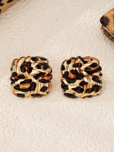 أقراط نسائية هندسية مربعة بنقشة ليوبارد، ملتفة بملمس منسوج، تصميم فينتاج أنيق ومناسب للعمل 3 1727138344c4bbe14b86e345b6f0ca39f14458d439