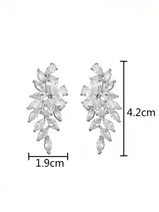 أقراط أوروبية نسائية طويلة بتصميم أوراق براقة، أناقة عرائس فاخرة، تناسب حفلات الزفاف، الخطوبة، والسهرات الرسمية 1 17282178997a8c064af87581494758492e4bd6221e