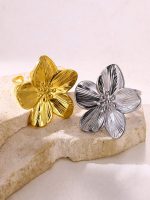 خاتم زهرة أنيق من الستانلس ستيل – لون ذهبي – تصميم عصري مفتوح للنساء