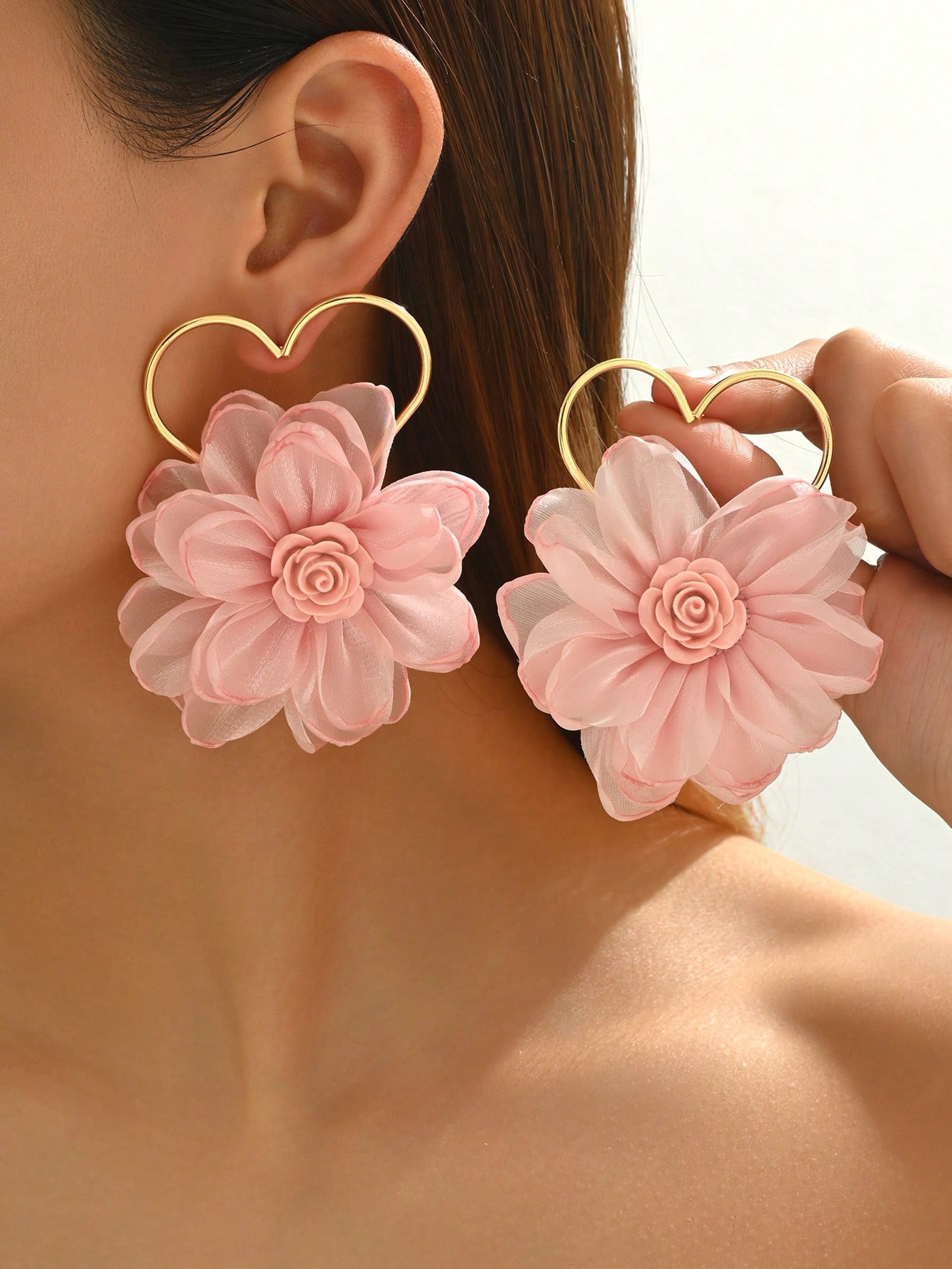 1 Pair Ladies Hollow Heart And Floral Fabric Earrings