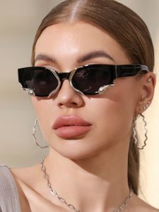 زوج واحد من نظارات الموضة بشكل بيضاوي للجنسين مع عناصر زخرفية، مناسبة للإجازات، الرياضة، السفر، القيادة، الشاطئ، المهرجانات، الشارع، الصيد، الأنشطة الخارجية، الحفلات، لقضاء عطلة صيفية على الشاطئ، أو في الهواء الطلق والسفر. 2 1740280414790bff87737d31da7dbdf4b66630f2b5