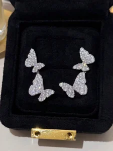 أقراط نسائية شرّابة بفراشة مرصعة بالكريستال، تصميم بوتيك فاخر وأنيق للنساء، مناسبة للزفاف، السهرات، الحفلات، والهدايا 3 1740944462865192c270a22a843dfdd9f26cc68fc9