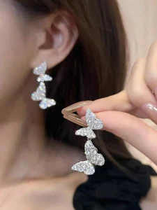 أقراط نسائية شرّابة بفراشة مرصعة بالكريستال، تصميم بوتيك فاخر وأنيق للنساء، مناسبة للزفاف، السهرات، الحفلات، والهدايا 1 1740944653d794531a541fa8d9270e201d91722f29