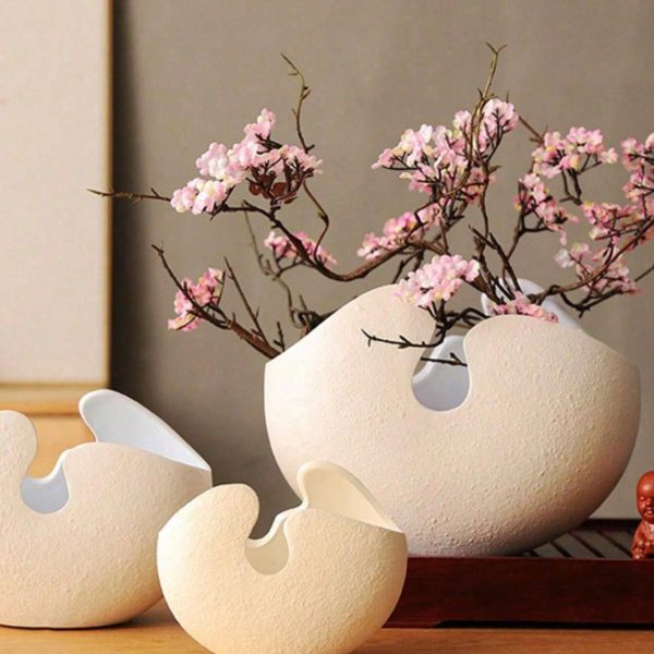 مزهرية سيراميك يدوية بلمسة عصرية بسيطة – قطعة ديكور مركزية أنيقة للطاولة